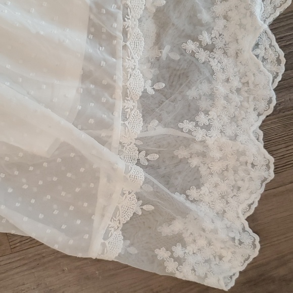 Elegant White Lace Maxi Dress - Picture 4 of 7